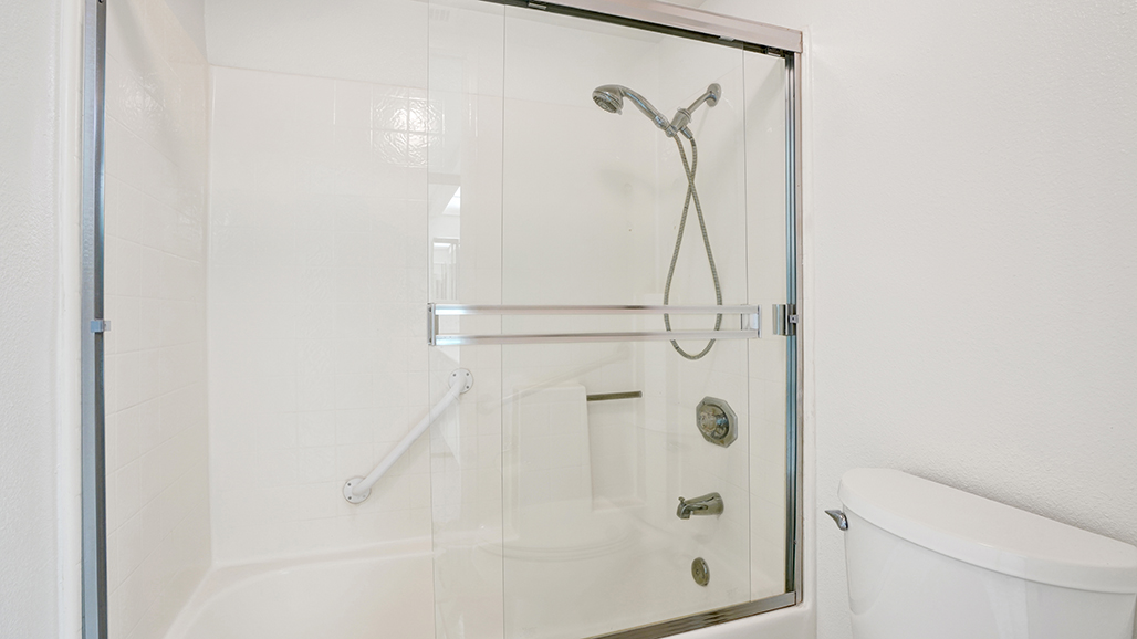 Bath/shower at 54 Lobelia RSM