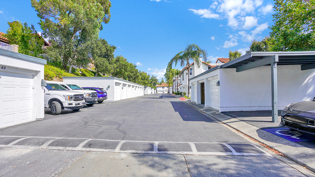 Two garages at 54 Lobelia RSM