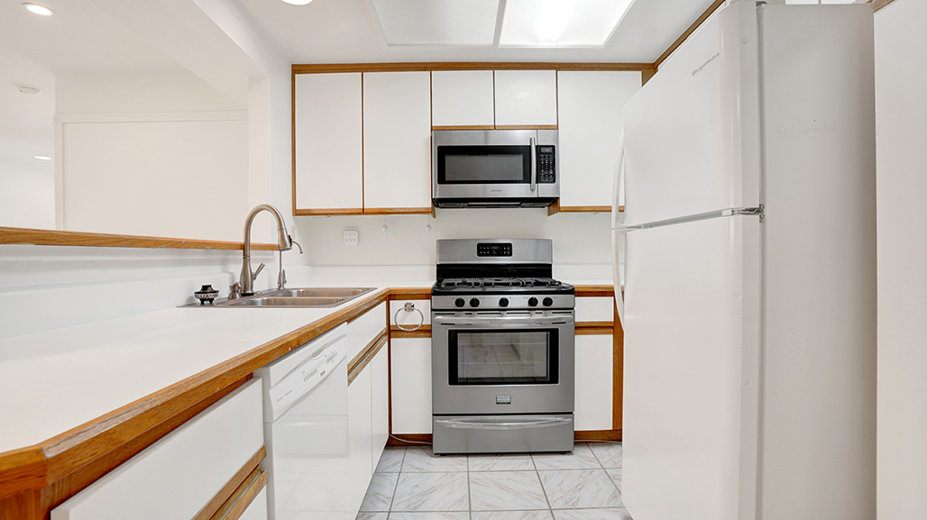 Fully equipped kitchen in the 54 Lobelia home for sale in Rancho Santa Margarita.